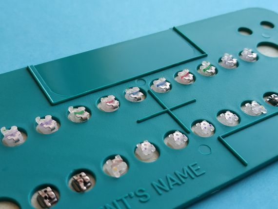 Керамические брекеты Glacier Aesthetic Self-ligating Brackets, Roth .022" w/h 345 (ВЧ: 10 шт.) | Зображення 1