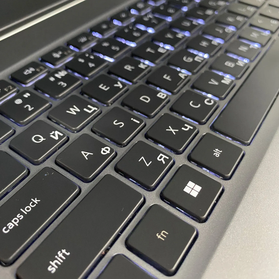 Ноутбук Dell Latitude 5531 / 15.6" (1920x1080) IPS / Intel Core i5-12500H (12 (16) ядер по 3.3 - 4.5 GHz) / 16 GB DDR5 / 256 GB SSD / Intel Iris Xe Graphics eligible / WebCam / HDMI б/в + Подарунок Бездротова миша / USB | Зображення 5