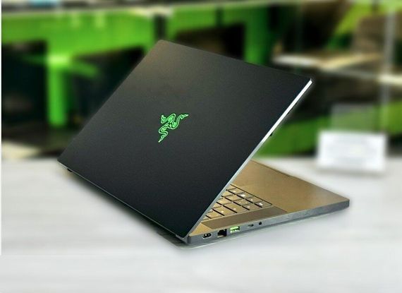 Ігровий ноутбук Razer Blade 15 RZ09 / 15.6" (1920x1080) IPS / Intel Core i7-9750H (6 (12) ядер по 2.6 - 4.5 GHz) / 16 GB DDR4 / 128 GB SSD + 1000 GB HDD / nVidia GeForce GTX 1660 Ti, 6 GB GDDR6, 192-bit / WebCam / Win 10 Home б/в | Зображення 2
