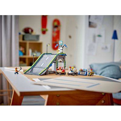 Конструктор LEGO City Никаких ограничений: Автодром для гоночных автомобилей (60460) | Зображення 2