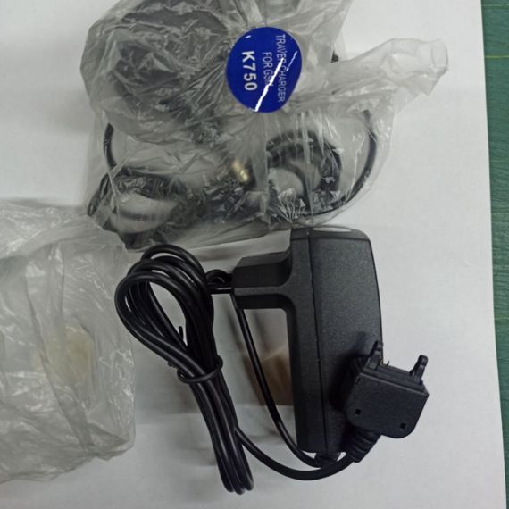 Мережевий зарядний пристрій Sony Ericson K750