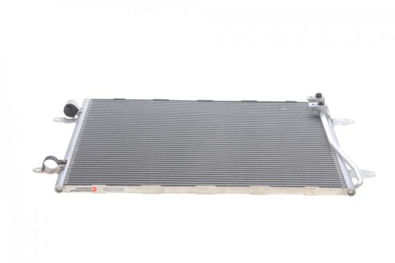 Радиатор кондиционера VW Passat 1.4-3.6 05-16 58005322