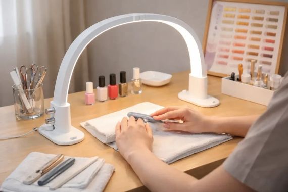 Настольная LED лампа F-686 для салона красоты 47×4.5×30 см. Лампа для маникюра и nail-мастеров. От сети 220V | Зображення 4