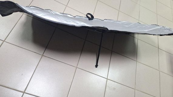 ОЧЕНКА! Автомобільна сонцезахисна парасолька на лобове скло 78х136 см (Відсутна ручка 3089) | Зображення 1