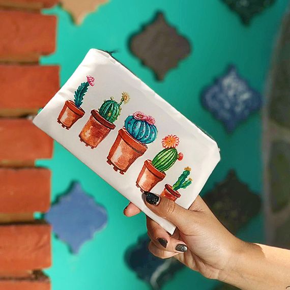 Косметичка жіноча Цветущие кактусы в горшках 20х12 см (K_EX010)