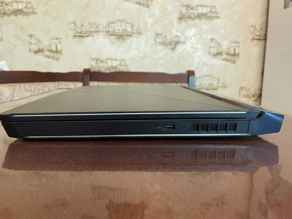 Ігровий ноутбук Dell Alienware 17 R4 / 17.3" (1920x1080) IPS / Intel Core i7-7820HQ (4 (8) ядер по 2.9 - 3.9 GHz) / 16 GB DDR4 / 128 GB SSD + 2000 GB HDD / nVidia GeForce GTX 1060, 6 GB GDDR5, 192-bit / WebCam б/в | Зображення 5