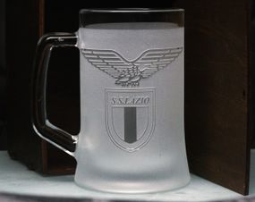 Подарочный бокал для пива 670 мл  с гравировкой лого футбольного клуба ФК Лацио матовый