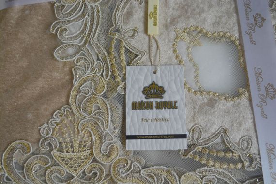 Велюрова скатертина з мереживом Maison 160×350 см Yildiz бежева | Зображення 4