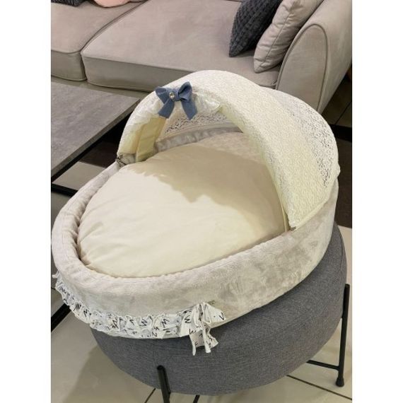 Лежанка люлька для собак Boris House Baby Bassinet с плюшевым матрасом и копюшоном бежевого цвета
