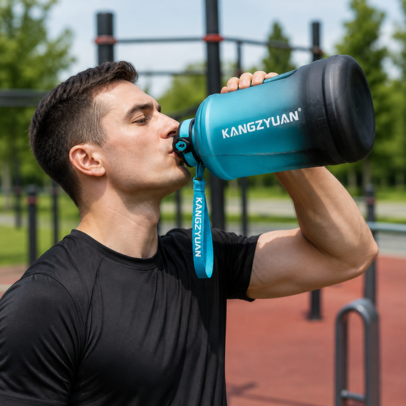 Спортивная бутылка для воды KANGZYUAN 1800 мл (1,8л) Синий градиент (BPA Free) Tritan | Зображення 4