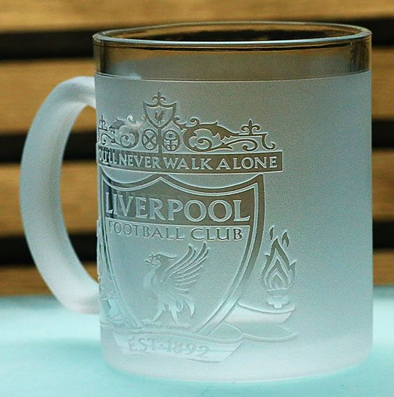Стеклянная чашка 320 мл Liverpool с гравировкой подарок для фаната ФК Ливерпуль футбольная кружка | Зображення 2