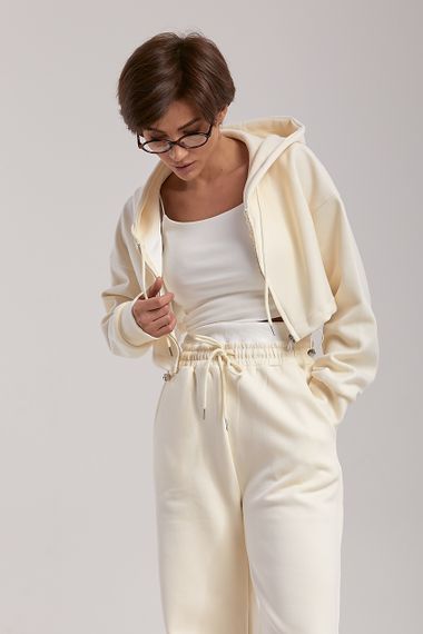 Спортивний костюм з коротким худі та прямими штанами - кремовий цвет, S (є розміри) | Зображення 2