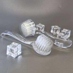 Щетка от пыли с ручкой и колпачком (прозрачная)