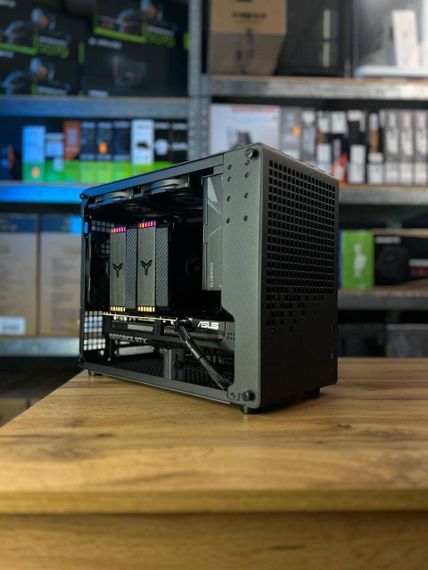 Збірка на замовлення: ігровий ПК Jonsbo Z20 Black Tower / AMD Ryzen 7 9800X3D (8 (16) ядер по 4,7 - 5,2 ГГц) / 32 ГБ DDR5 / 2000 ГБ SSD M.2 / nVidia GeForce RTX 5070 Ti, 16 ГБ GDDR7, 256-bit / 850W | Зображення 2