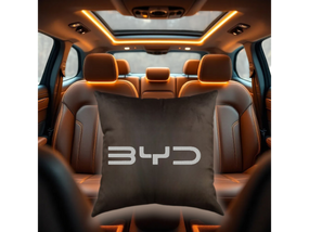 Авто Подушка c вишивкою логотипу марки бід BYD коричневий автомобілісту 02222