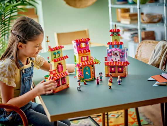 Конструктор LEGO Disney Чарівний будинок Мадригал 43245- | Зображення 9