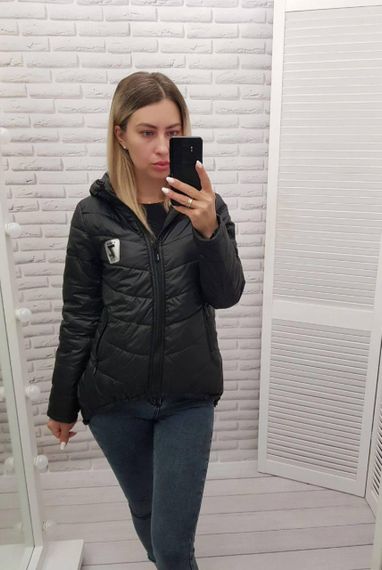 Жіноча демісезонна куртка з емблемою, арт.210/7, чорний | Зображення 1