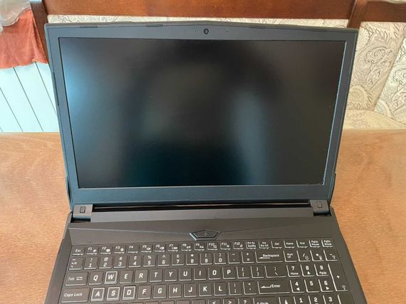 Ноутбук Clevo N850HZ / 15.6" (1920x1080) IPS / Intel Core i7-7700HQ (4 (8) ядра по 2.8 - 3.8 GHz) / 16 GB DDR4 / 256 GB SSD / Intel HD Graphics 630 / WebCam б/у | Зображення 2