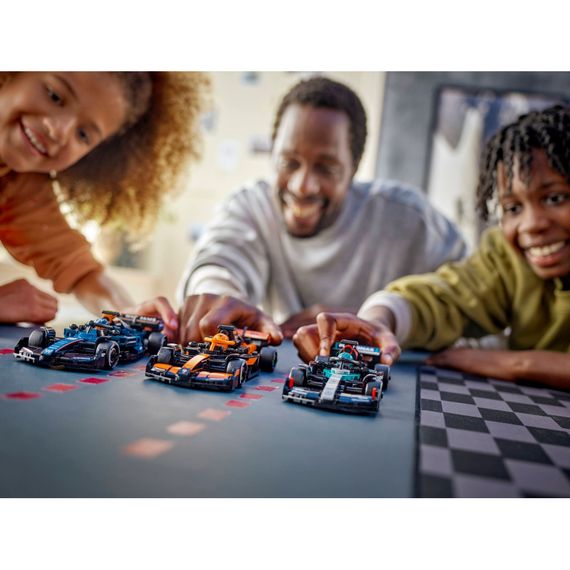 Конструктор LEGO Speed Champions Автомобіль для перегонів McLaren F1 Team MCL38 (77251) | Зображення 9