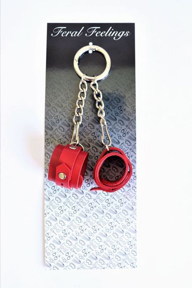 Брелок из натуральной кожи Feral Feelings Наручники, Красный | Зображення 1