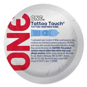 Презерватив ONE Tattoo Touch Blue, 1 шт, блакитний, з рельєфом у вигляді татуювання