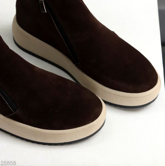 Лаконічні замшеві зимові черевики на дві блискавки колір Шоколад | Зображення 1