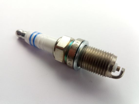 Свічка запалювання BOSCH SUPER PLUS FR6DE +13 (0242240593) | Зображення 1