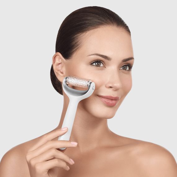 Електронний ролер для обличчя та тіла з мікроголками GESKE MicroNeedle Face&Body Roller 8в1 white | Зображення 3