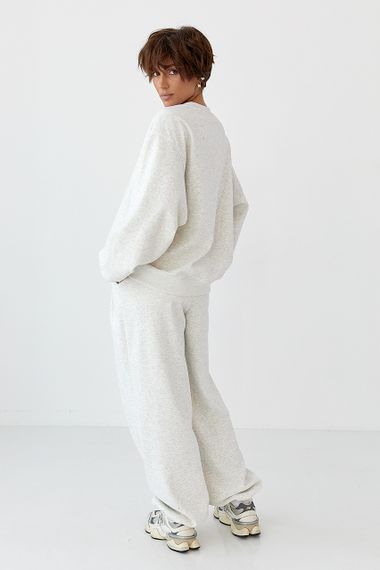 Теплий однотонний костюм зі світшотом та штанами зі складками - світло-сірий цвет, L (є розміри) | Зображення 1