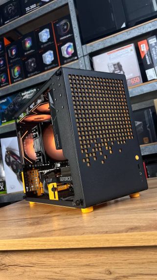 Збірка під замовлення: ігровий ПК Jonsbo Z20 Black/Orange Tower / AMD Ryzen 7 7700 (8 (16) ядер по 3.8 - 5.3 GHz) / 32 GB DDR5 / 1000 GB SSD M.2 / nVidia GeForce RTX 5070, 12 GB GDDR7, 192-bit / 750W | Зображення 1