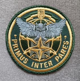 Шеврон Primus Inter Pares (олива)