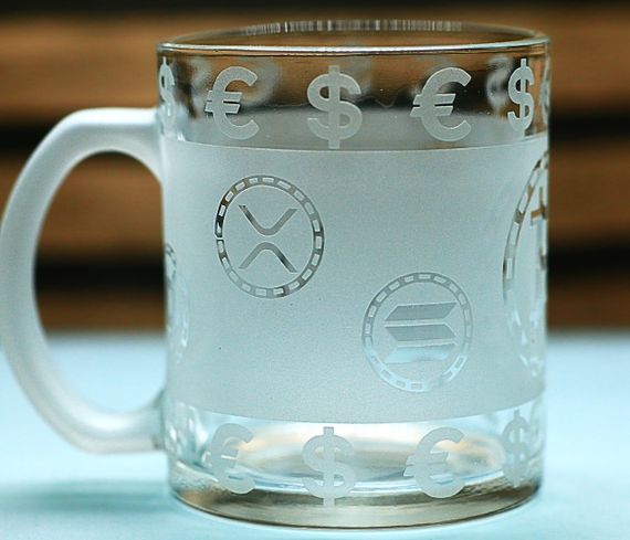 Стеклянная чашка 320 мл Криптовалюта с гравировкой подарок для трейдера инвестора БИТКОИН ETH DOGE SOL BNB TON | Зображення 3