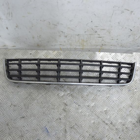 Решітка радіатора Audi A3 8P1 2003-2008 дорестайл Решітка переднього бампера Ауді а3 8р1 8P3807647