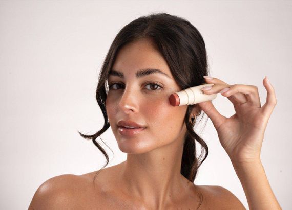 Рум'яна-стік Farmasi Flirt 03 4,5 г | Зображення 8