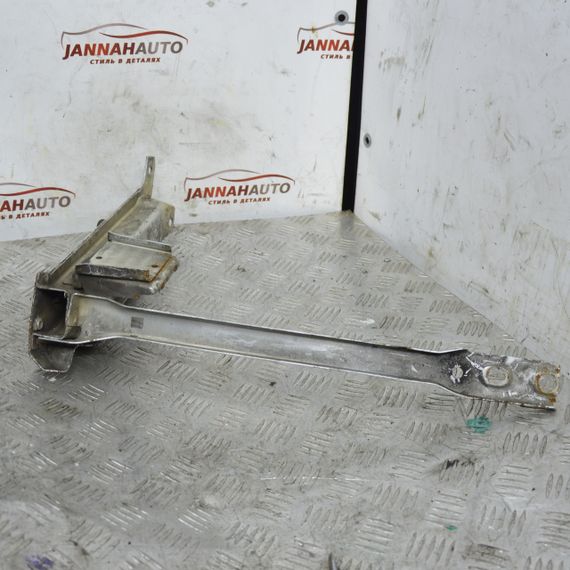 Кронштейн кріплення правої фари косої Volkswagen Transporter T4 1990-2003 Фольксваген т4 7D0422491