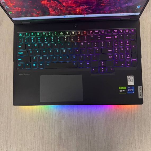 Игровой ноутбук Б-класс Lenovo Legion Pro 7 16IRX8H / 16" (2560x1600) IPS / Intel Core i9-13900HX (24 (32) ядра по 3.9 - 5.4 GHz) / 16 GB DDR5 / 1000 GB SSD M.2 / nVidia GeForce RTX 4080, 12 GB GDDR6, 192-bit / WebCam б/у | Зображення 2