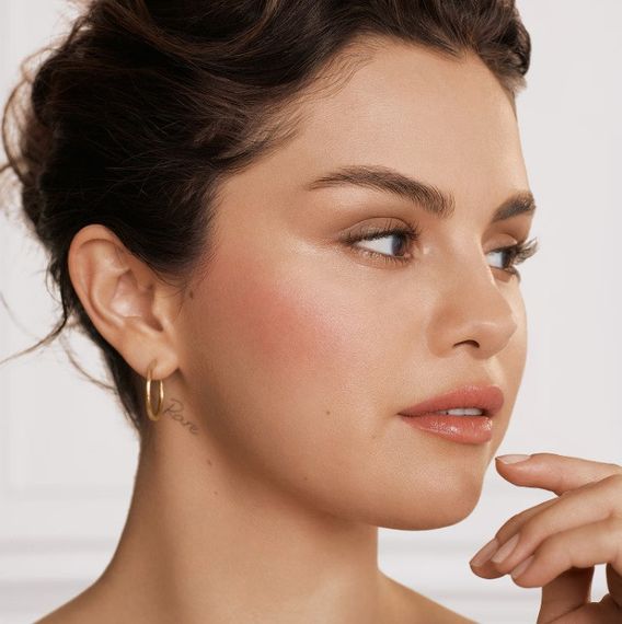 Рум'яна Rare Beauty by Selena Gomez soft pinch liquid blush Happy 1,43 ml | Зображення 2