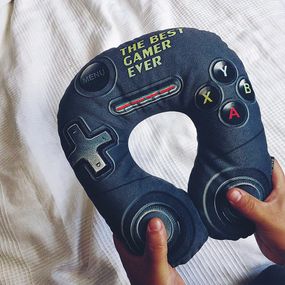 Подушка дорожня The best gamer ever 32x30 см (DOP_18S001)