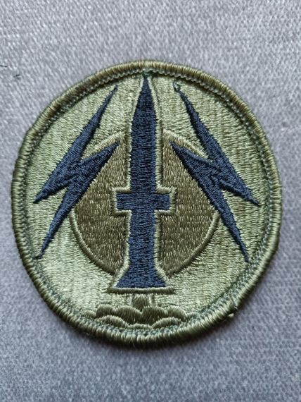 Шеврон 56 атрилерійська бригада (США)
