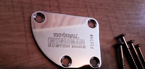 Кріплення для грифа некплейт neckplate електрогітари Ernie Ball Music Man | Зображення 4