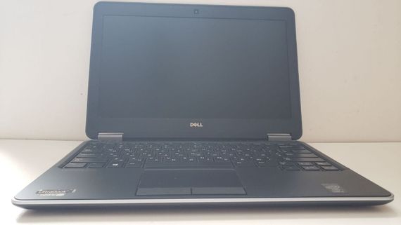 Нетбук Dell Latitude E7240 / 12.5" (1366x768) TN / Intel Core i7-4600U (2 (4) ядра по 2.1 - 3.3 GHz) / 8 GB DDR3 / 200 GB SSD / Intel HD Graphics 4400 / WebCam б/в | Зображення 1