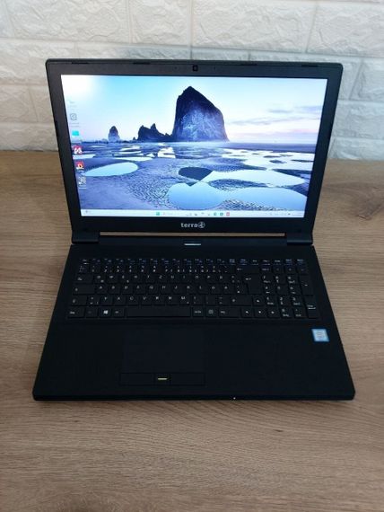Ноутбук Terra Mobile 1542K / 15.6" (1920x1080) TN / Intel Core i7-7700T (4 (8) ядра по 2.9 - 3.8 GHz) / 16 GB DDR3 / 500 GB SSD / Intel HD Graphics 630 / WebCam / DVD-ROM б/в | Зображення 1