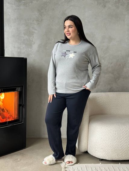 Зручна сіра піжамка PLUS SIZE із зірочками та чорними штанами з мікрофлісу | Зображення 4