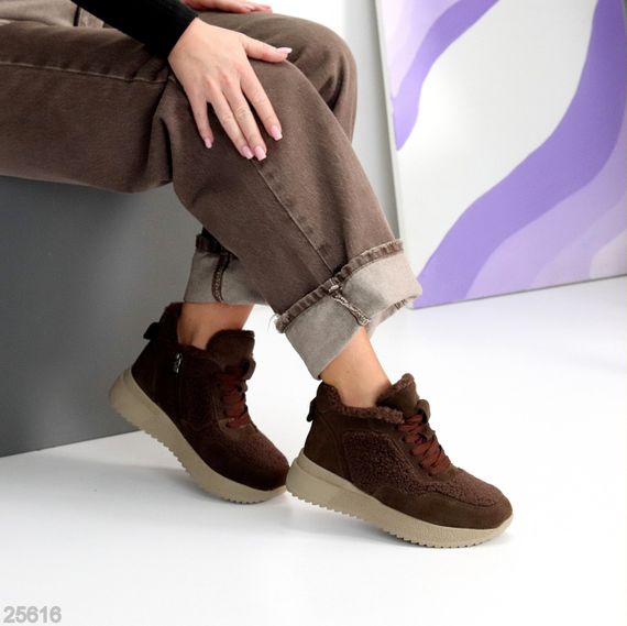 Спортивные замшевые Шоколадные ботинки с мехом на бежевой подошве | Зображення 5