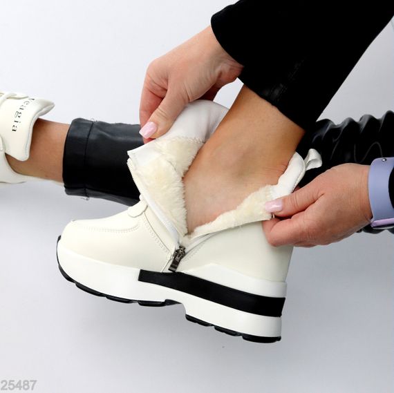 Эффектные белые зимние сникерсы на танкетке доступная цена | Зображення 1