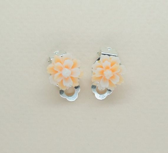Кліпси сережки дитячі для вух без пробивання вуха Liresmina Jewelry сережки у вигляді квітки "Еклерчик" помаранчевий | Зображення 1