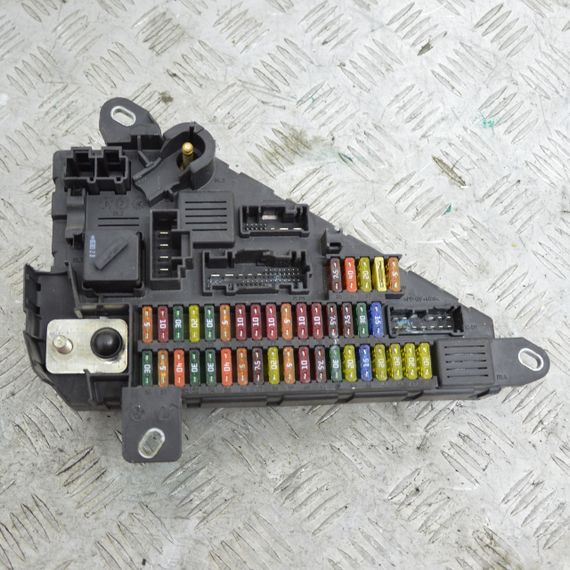 Блок запобіжників 3.0 BMW E60 E61 2003-2010 Корпус запобіжників БМВ е60 е61 6906618 518956024