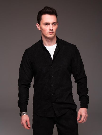 Мужская вельветовая рубашка с воротником стойка и длинным рукавом на пуговицах цвет черный, размер S  RA2334