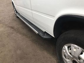 Бокові пороги RedLine V1 (2 шт., Алюміній) Середня база для Mercedes Sprinter 1995-2006 рр