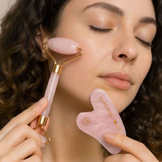 Набір масажерів гуаша Womanizer Gua Sha Set, ролер та скребок | Зображення 2